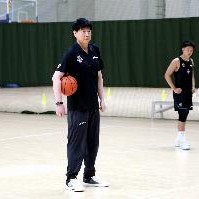 邱彪：场上出现空位要果断出手 投丢几个很正常 关键是要保持自信